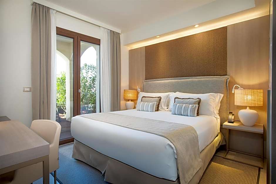 Mangia's Santa Teresa Sardinia, Curio Collection by Hilton