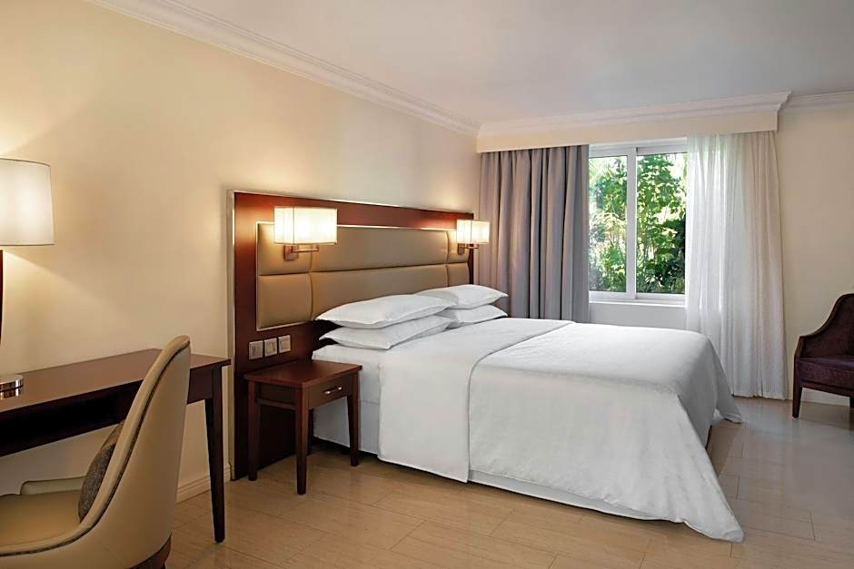 Sheraton Samoa Aggie Grey's Hotel & Bungalows