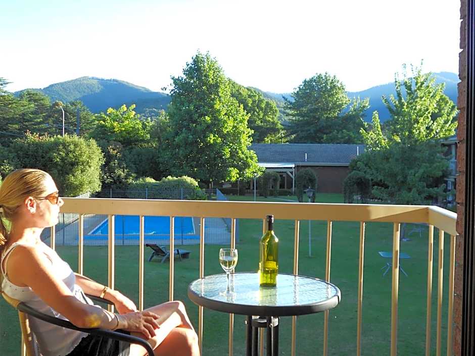 Motel Sierra - Bright