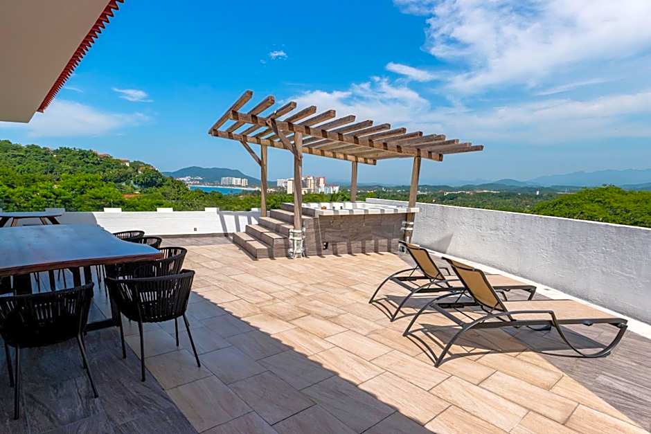 LA LOMA SUITES