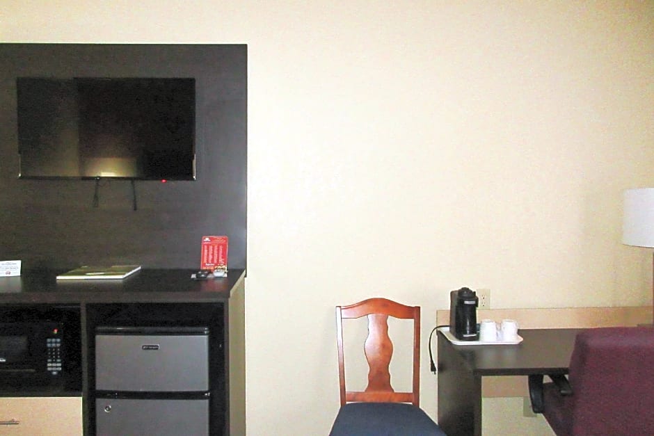 Quality Inn & Suites Benton Harbor - St. Joseph