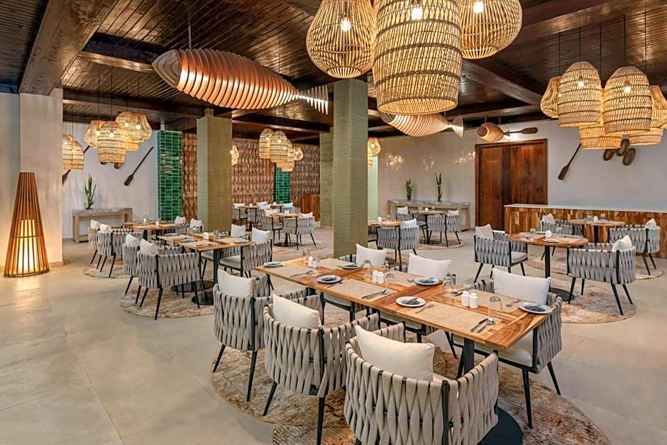 Le Mersenne Zanzibar, Autograph Collection