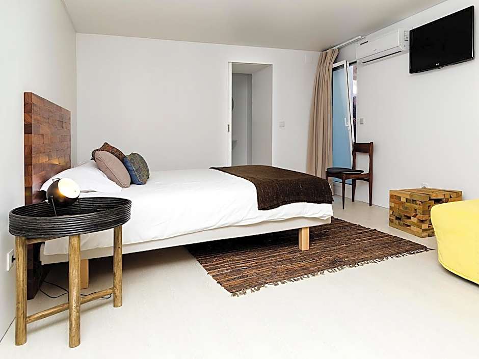 Santa Bica Eat Drink & Sleep