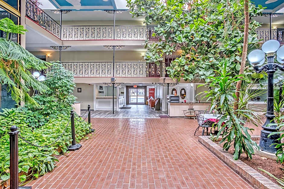 OYO Townhouse Tulsa Woodland Hills