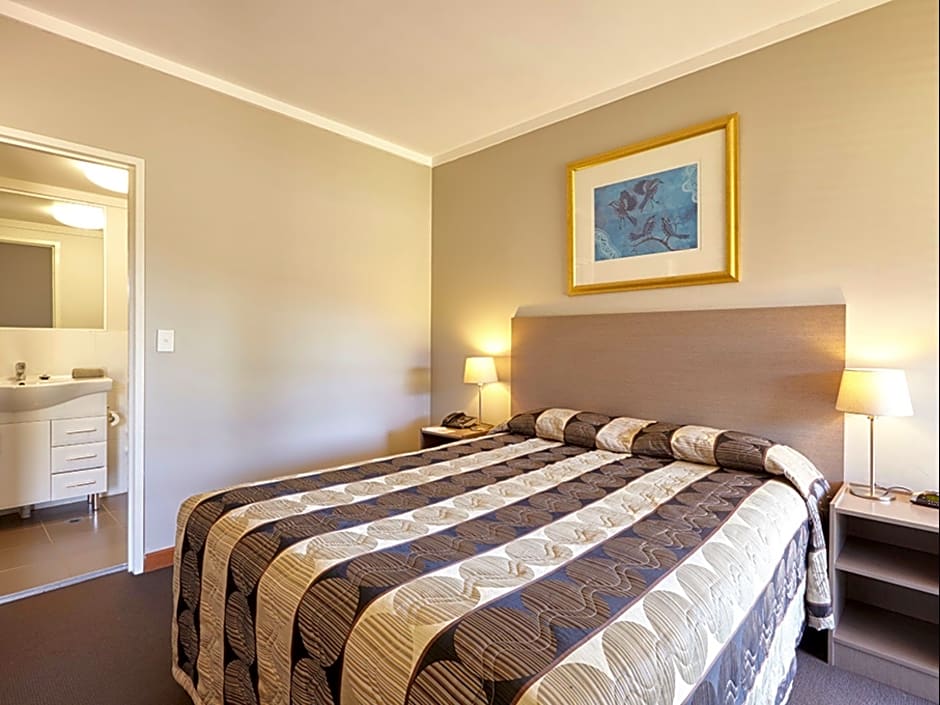 Seasons Hotel Newman