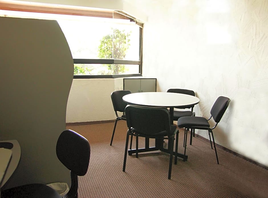 Porto Novo Hotel & Suites