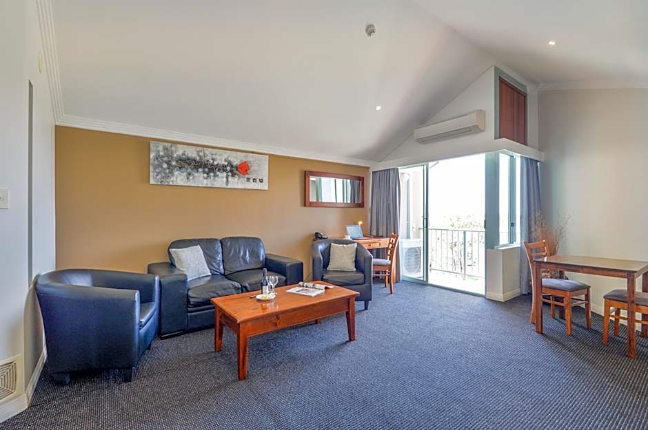 Burnett Riverside Hotel