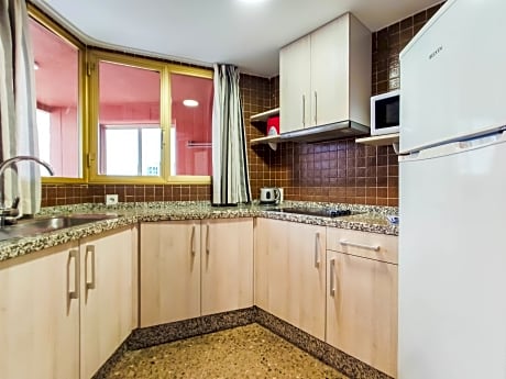 ONE BEDROOM (3 PEOPLE)