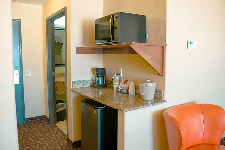 Grand Forks Lodge and Suites