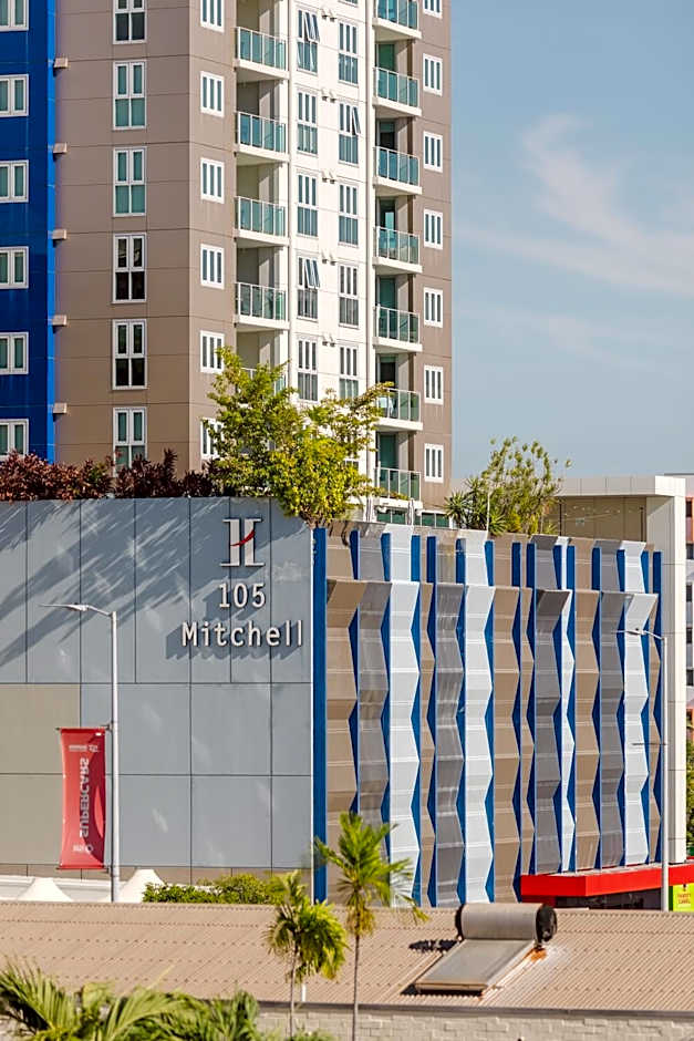 H on Mitchell Apartment Hotel