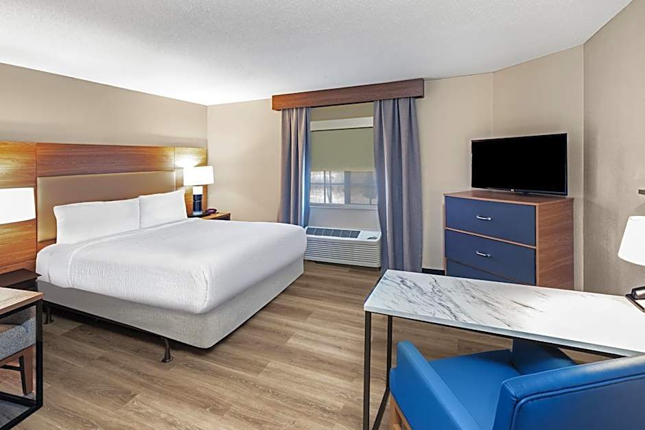 Candlewood Suites Topeka Hotel By IHG