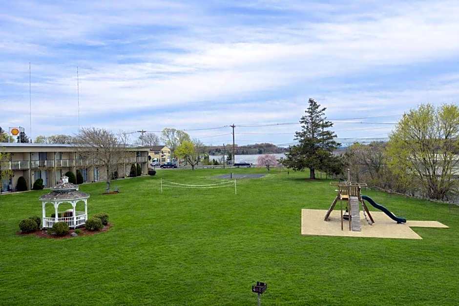 Riverview Inn & Suites