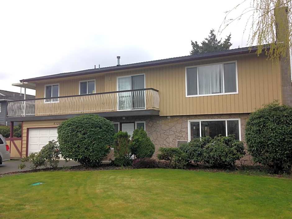 YVR Vickie's Bed and Breakfast