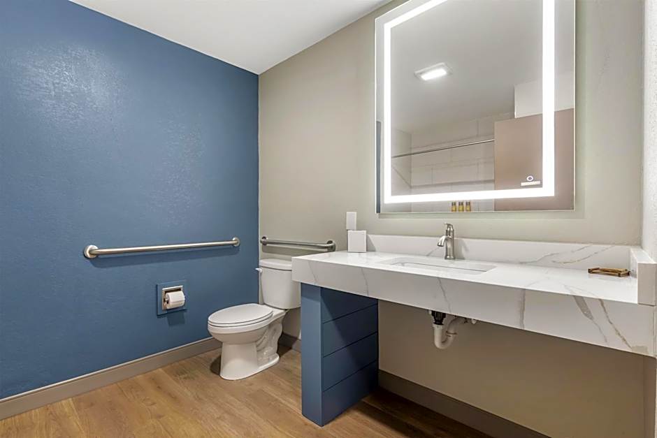 Best Western Plus Revere Inn & Suites