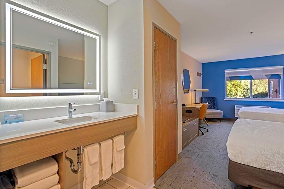 Holiday Inn Express Hotel & Suites Torrington By IHG