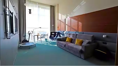 King Bedroom/Seperate Living Room/Sofabed
