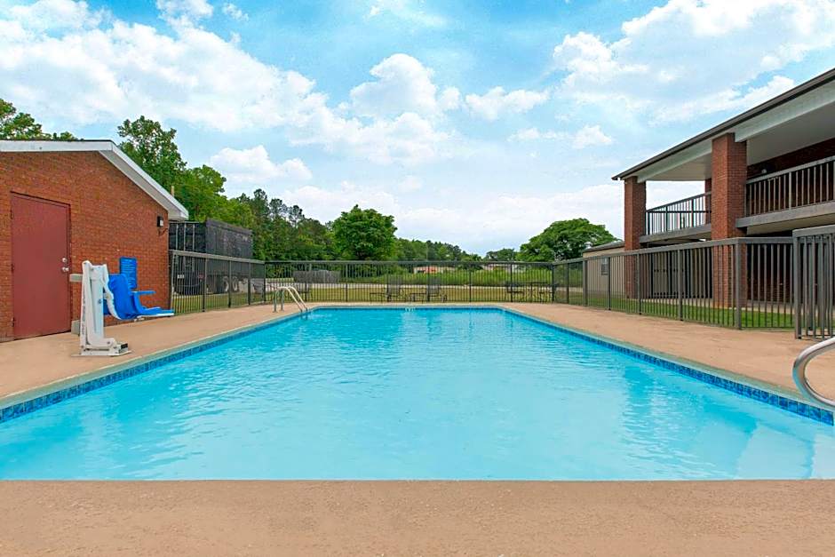 Days Inn by Wyndham Childersburg