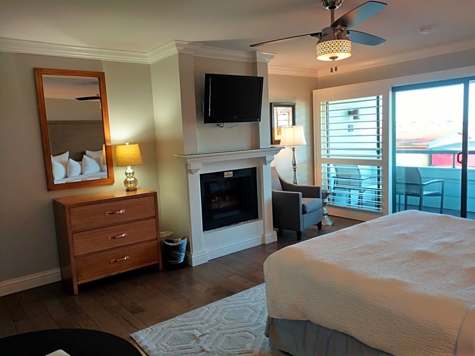 456 Embarcadero Inn & Suites
