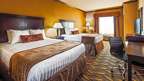 2 QUEEN BEDS,NSMK,HI SPEED,MICFRG,COFMKR,HAIR,IRN/BRD,FULL BREAKFAST