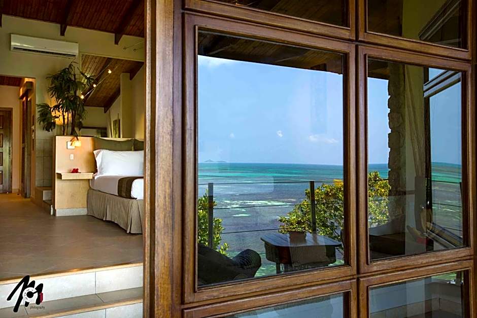 Coco de Mer and Black Parrot Suites