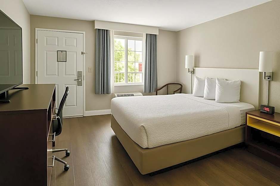 Days Inn by Wyndham Bradenton I-75