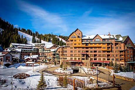 Zephyr Mountain Lodge