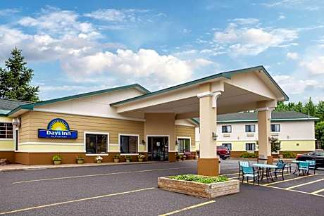 Days Inn by Wyndham Marquette