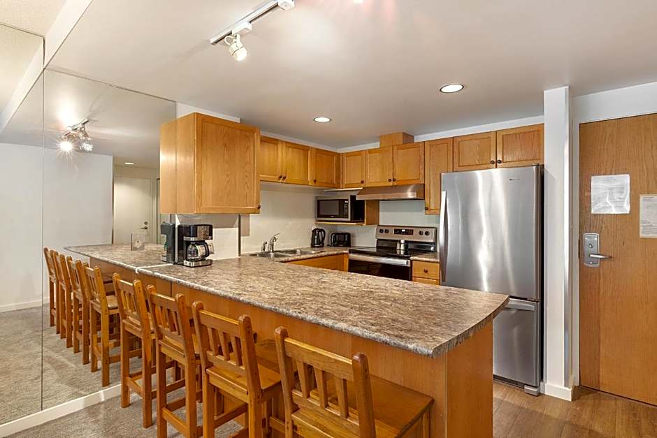 The Woodrun Lodge by Whiski Jack