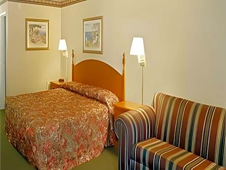 1 King Bed, Nonsmoking