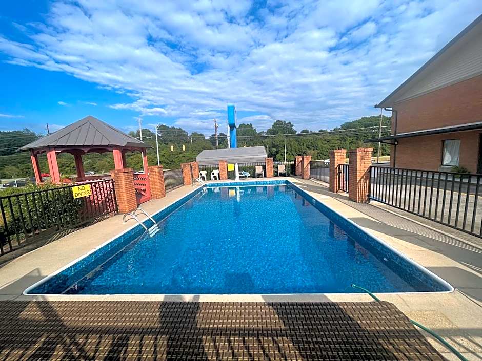 Royal Inn - Anniston