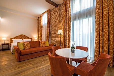 Suite with Garden View