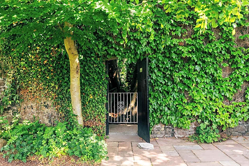 Dunadry Hotel And Gardens