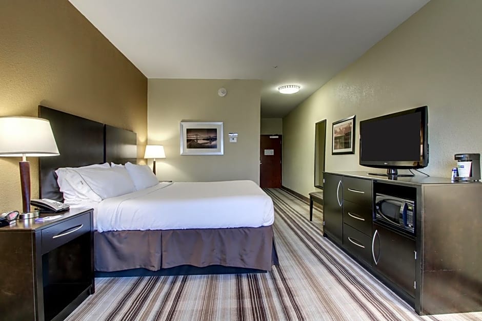 Holiday Inn Express and Suites Natchez South