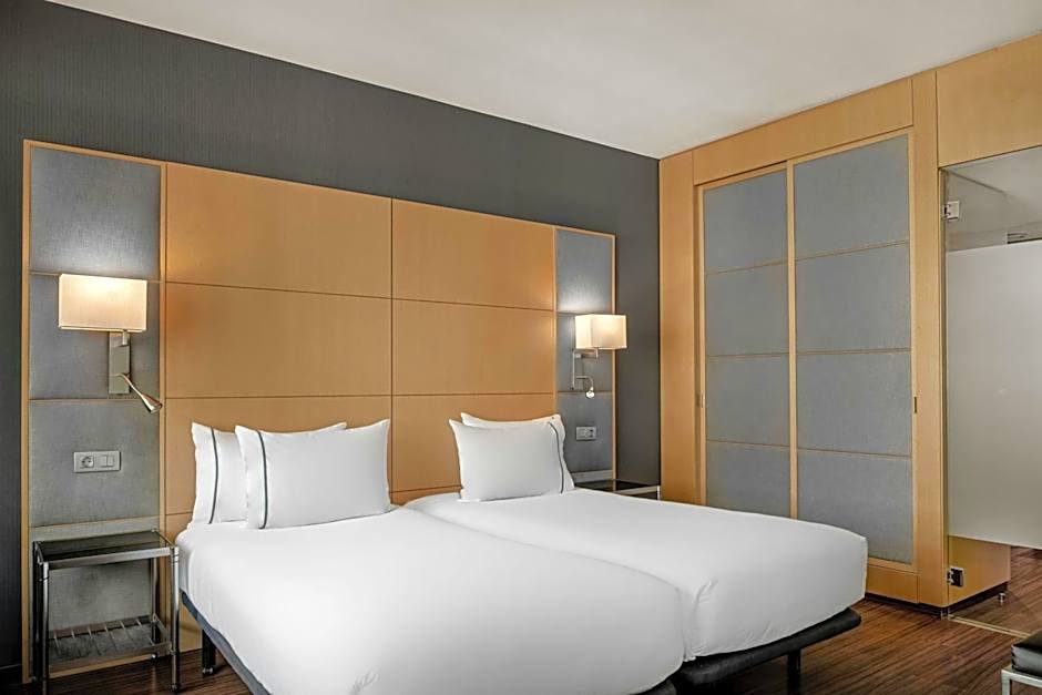 AC Hotel by Marriott Victoria Suites