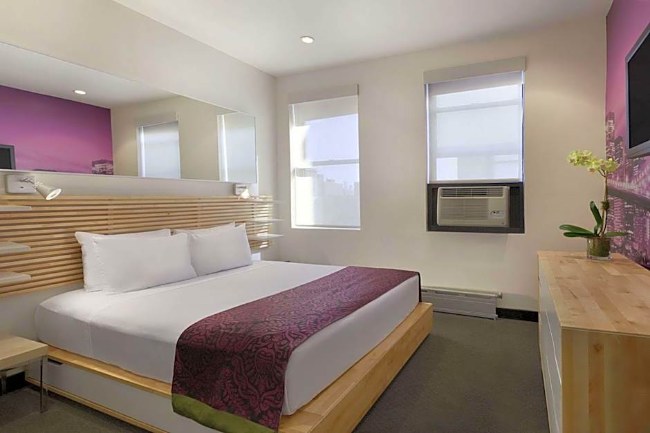 Night Hotel Broadway