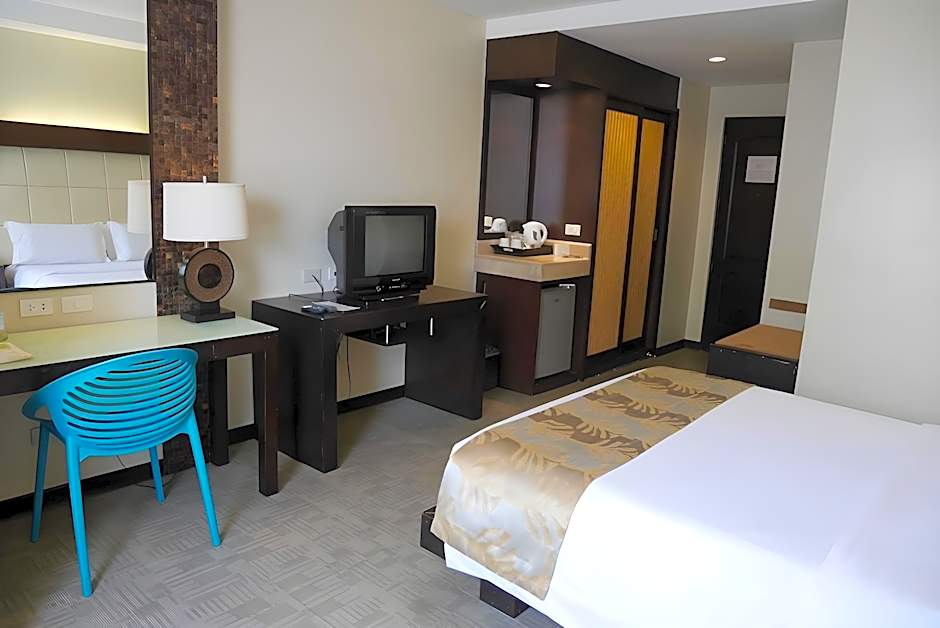 Circle Inn Hotel and Suites Bacolod