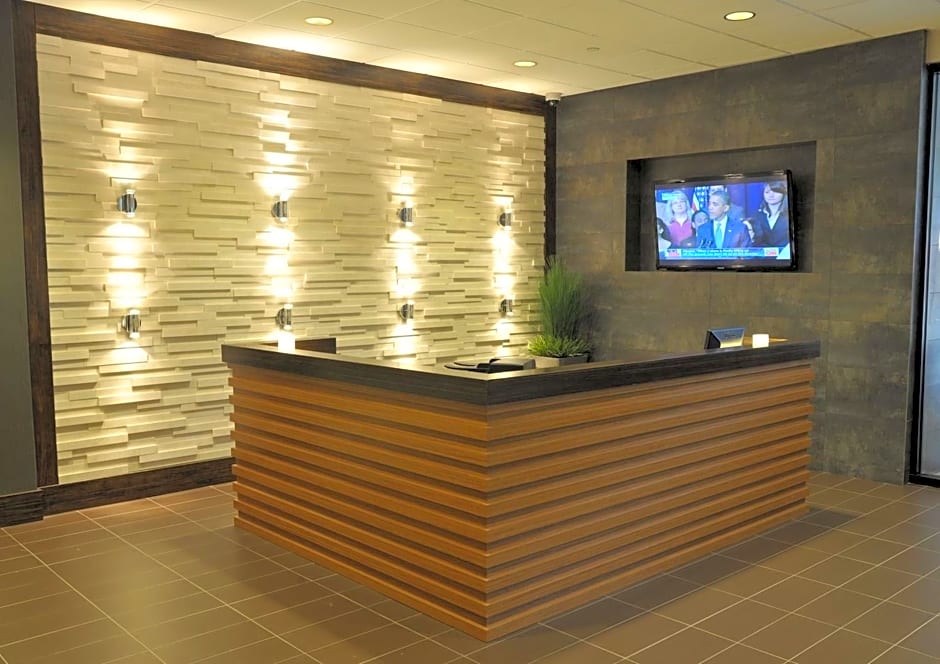 Holiday Inn and Suites Charleston West by IHG