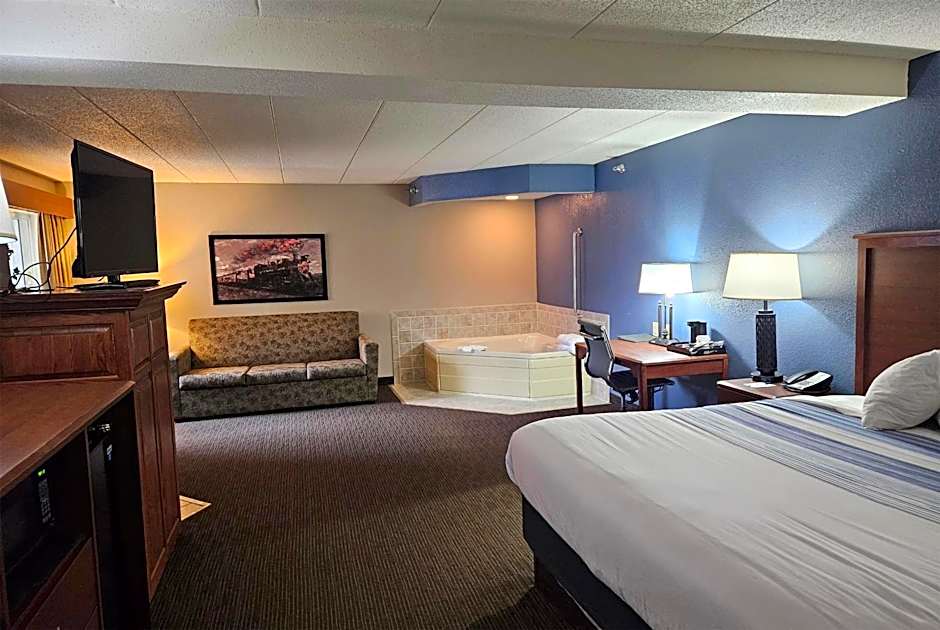 AmericInn by Wyndham Marshall