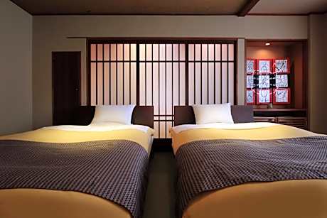 Twin Room with Tatami Area with Mountain View