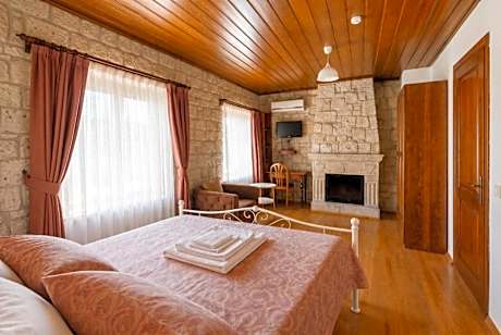 Standard Queen Room