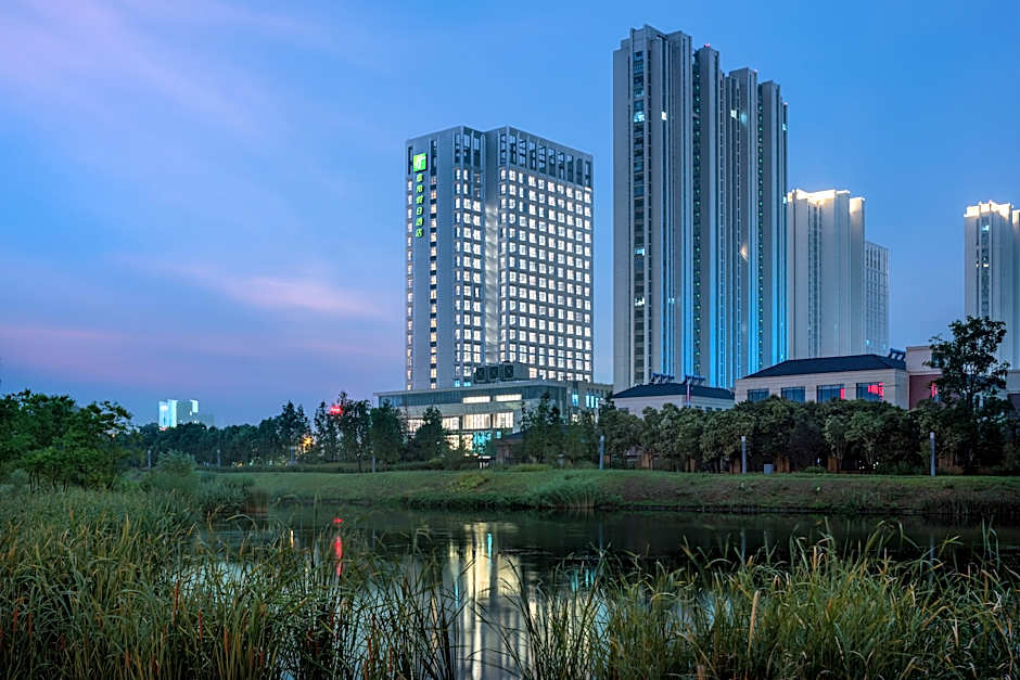 Holiday Inn Fuyang