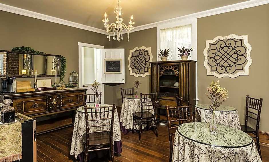 Carriage Way Inn
