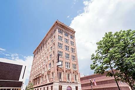 The Esquire Hotel Downtown Gastonia, an Ascend Collection Hotel