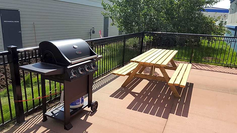 Days Inn & Suites by Wyndham Fort Saskatchewan