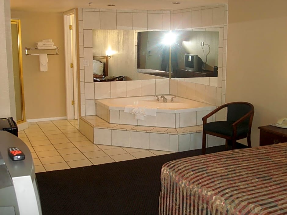 Bakersfield Inn & Suites