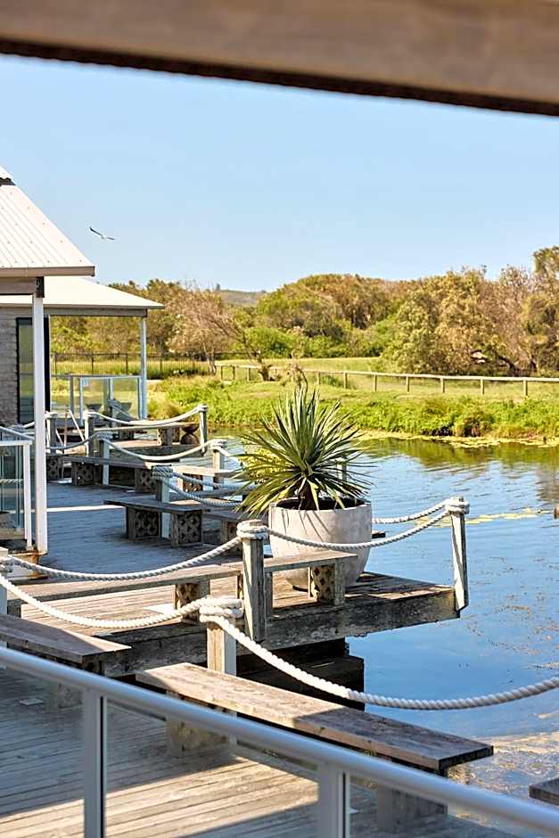 Caves Coastal Bar & Bungalows