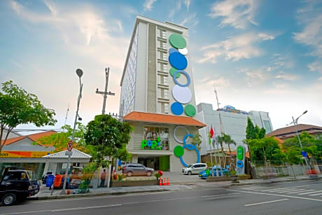 Pop Hotel Diponegoro Surabaya