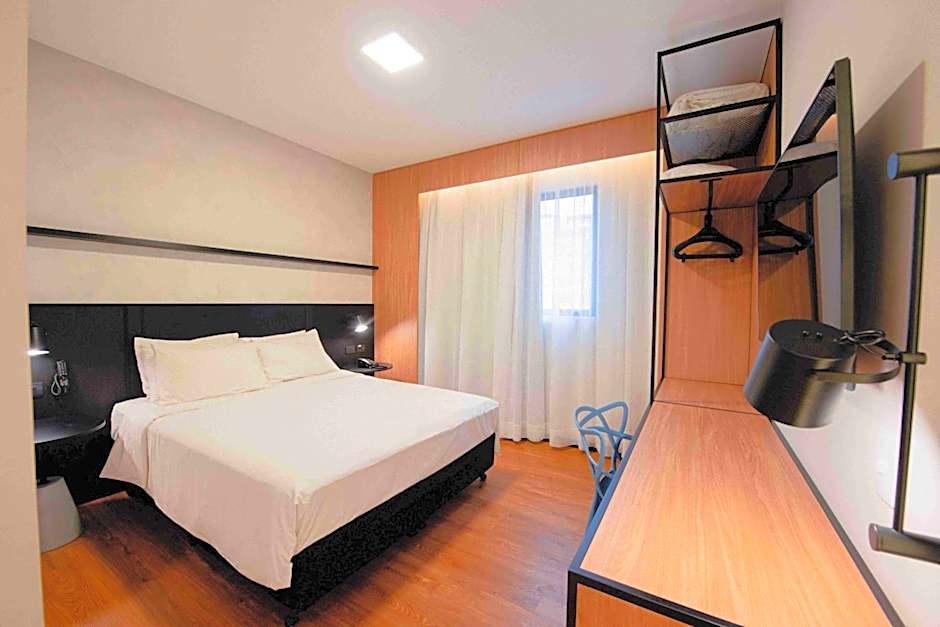 Ibis Curitiba Shopping