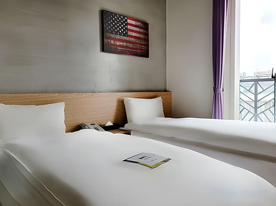 CHECK inn Express Taichung Yizhong