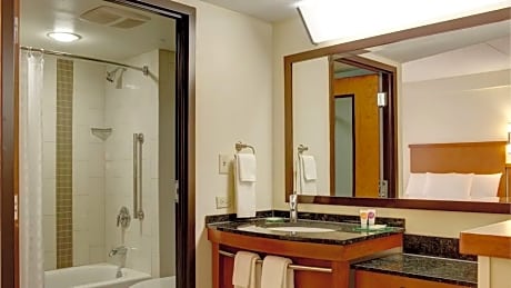 Double Room with Two Double Beds and Accessible Tub - Disability Access